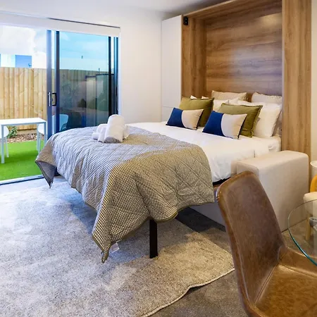 Downtown Comfort: Modern Studio With Backyard